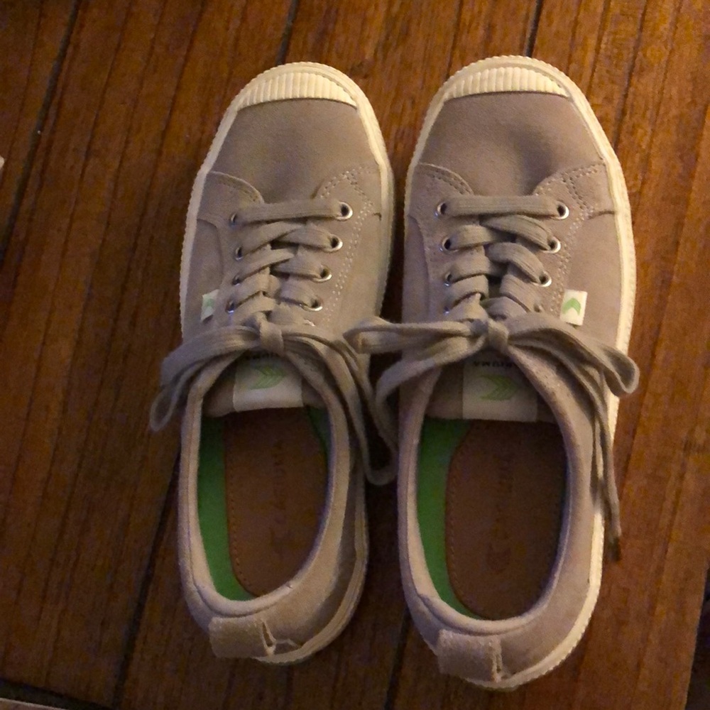 Cariuma tennis shoes 7.5 tan suede